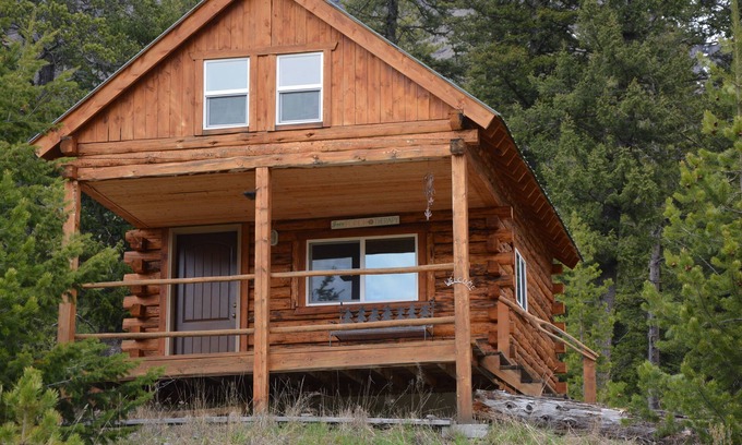 Cooke City-Silver Gate Cabin | Exceptional Escape at The Back of Beyond: Child-Friendly Retreat