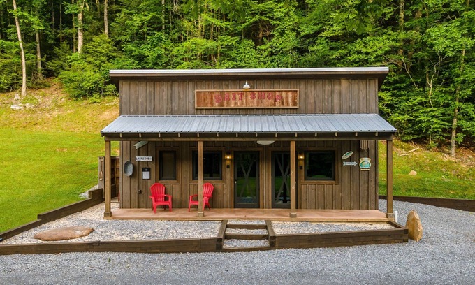 Goldbond Cabin | Family-Friendly Retreat at The Baitshop, Rated 9.6/10