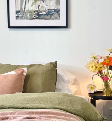 Orange Apartment | Cozy Stay at The Baker's Bed - Child-Friendly Retreat