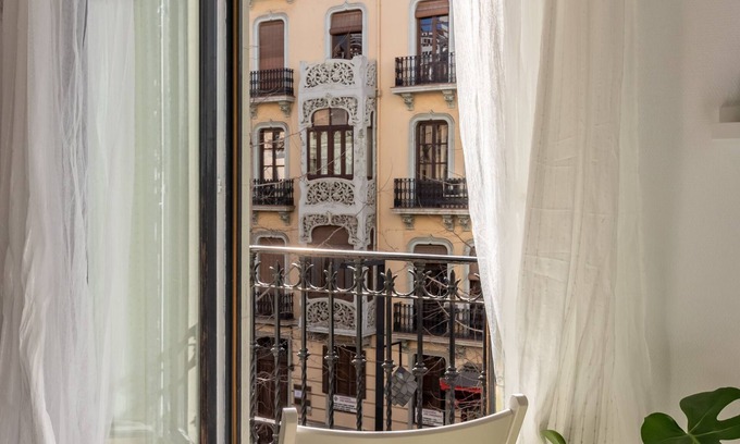 Centro - Sagrario Apartment | Explore The Balconies of the Gran Via in Granada