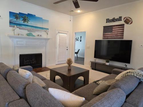 Tuscaloosa House | The Bama Bungalow 3BD Walk to the Game, Stay in Style