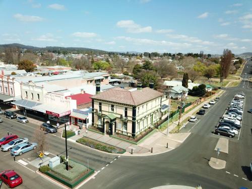 Glen Innes Bed & Breakfast | Top-Rated The Bank Guesthouse with Kitchen in Glen Innes