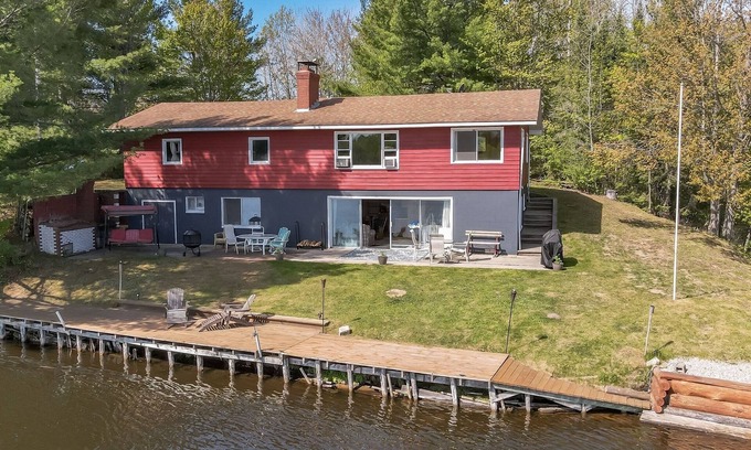 Onaway House | Discover The Banks - Waterfront Retreat with Kayaks & Canoes