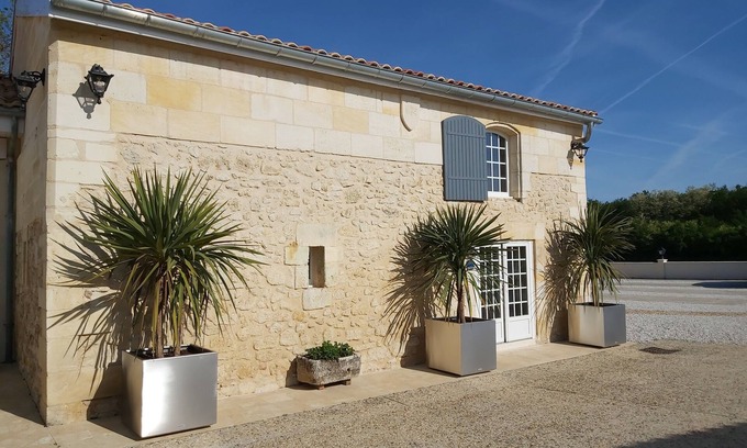 Villegouge Cottage | Relaxing Getaway at The Barn: Private Pool & Ocean Views