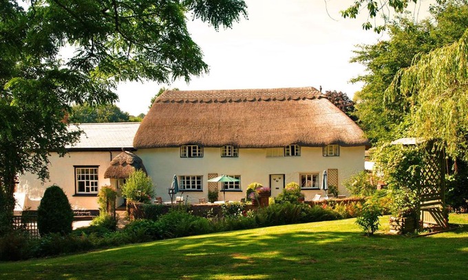 Sidmouth House | Experience Oceanfront Comfort at The Barn and Pinn Cottage