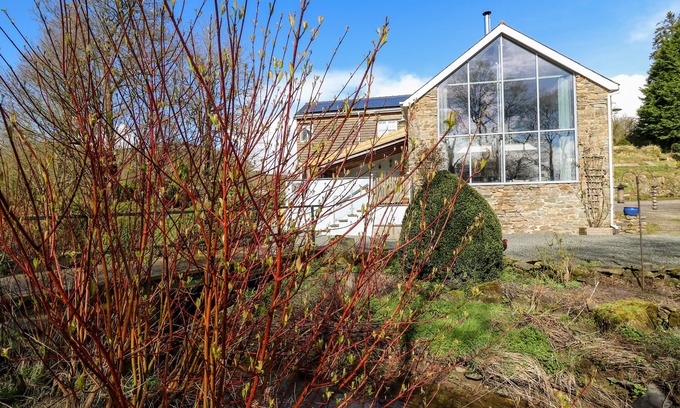 Llandrindod Wells Cottage | Inviting Getaway at The Barn at Glanoer, Pet-Friendly Retreat