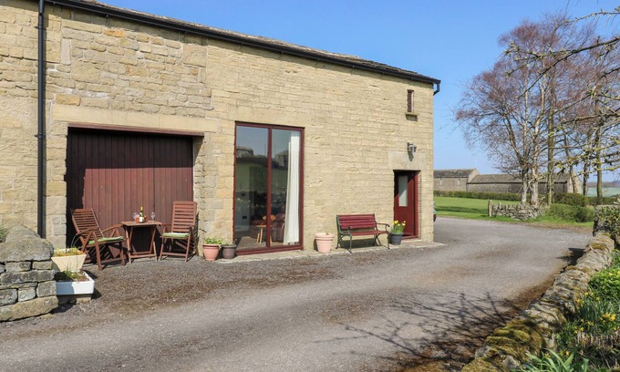 Sowerby Bridge Cottage | Pet-Friendly Getaway at The Barn at Heath Hall Farm