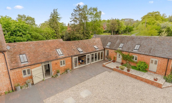 Callow Hill House | Inviting The Barn at Kington Grange - Ideal for Families