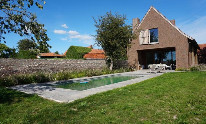 Poeke House | Exceptional Stay at The Barn with Pool & Family Amenities