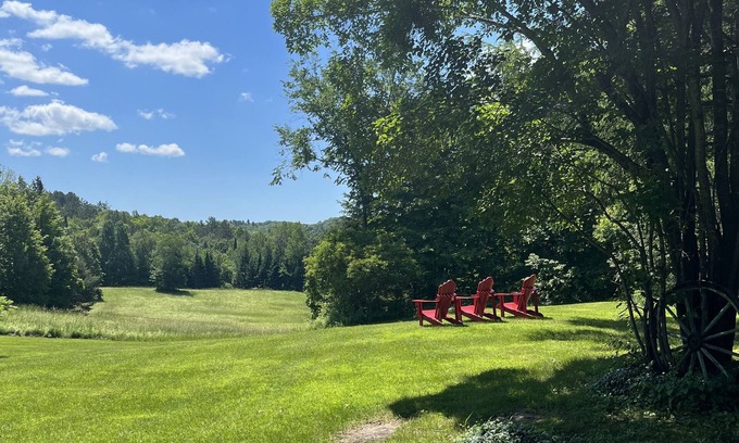 La Peche House | Discover The Barn: Ideal Retreat by Gatineau Park