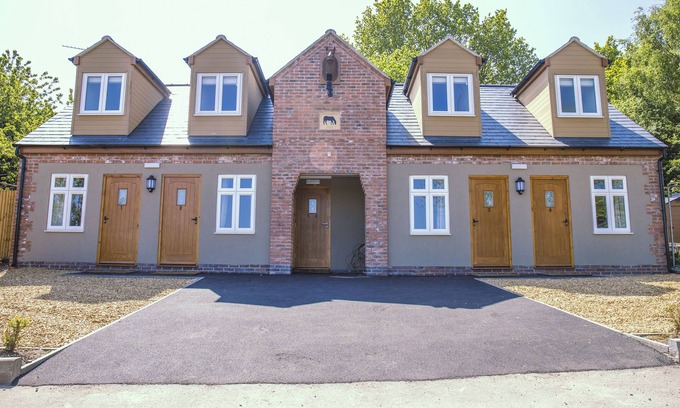 Shepshed Bed & Breakfast | Eco-Friendly Retreat at The Barn Courtyard – 9.6/10 Rated