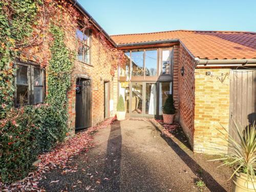 Thetford House | Family-Friendly Escape at The Barn - 4-Star Comfort Awaits