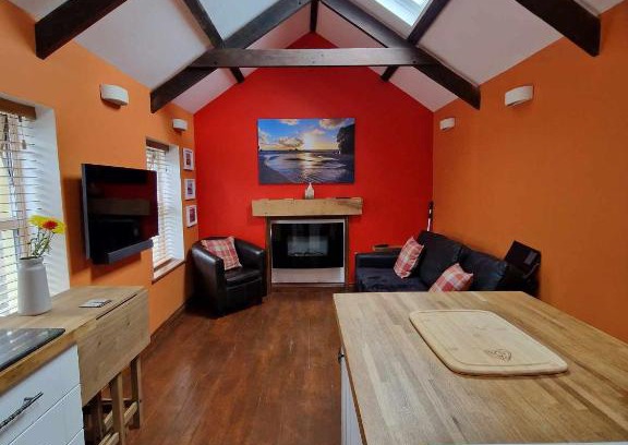 St Just House | Discover The Barn: Pet-Friendly Haven with 9.4/10 Rating