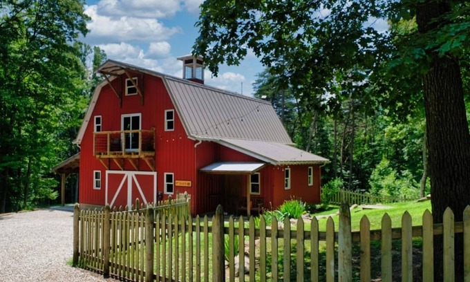 Rockbridge House | Idyllic Retreat: The Barn in Hocking Hills with Spa & Hot Tub