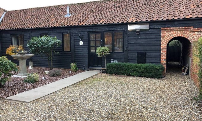 Irstead House | Discover The Barn on the Broads: Rated 9.2 & Pet Friendly