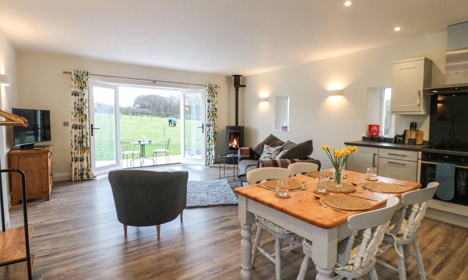 North Bitchburn Cottage | Romantic Getaway at The Barn with Garden Access