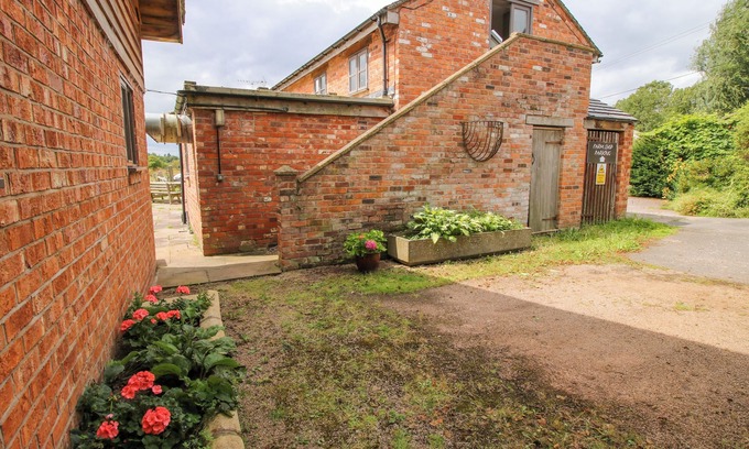 Wollerton Apartment | Cozy The Barn Retreat with Open Fire in Weston-Under-Redcastle