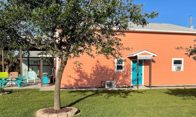 Port O Connor Apartment | Unforgettable Getaway at The Barnacle for Fishing Enthusiasts