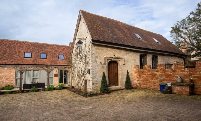 Priors Marston Cottage | Relaxing Retreat at The Barns at Holy Well, Southam