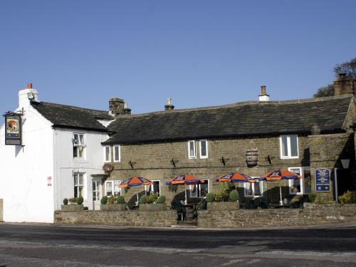 Litton Hotel | Cozy Retreat at The Barrel Inn with Delicious Breakfast