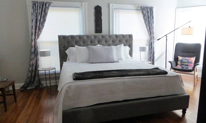 Highlands House | Experience The Barret House: A Gem in Downtown Highlands