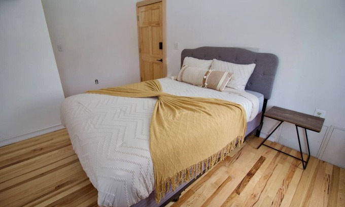 Bedford-Stuyvesant House | The Barton – 3BD/1BTH Apartment in Brooklyn