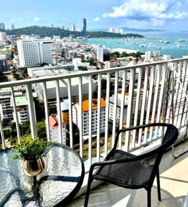 Pattaya Bay Apartment | Elegant BASE Central PATTAYA with Infinity Pool & Netflix