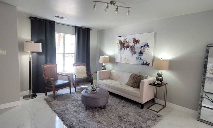 San Antonio House | Discover Baxter Station: Pet-Friendly Retreat with Spa & Breakfast
