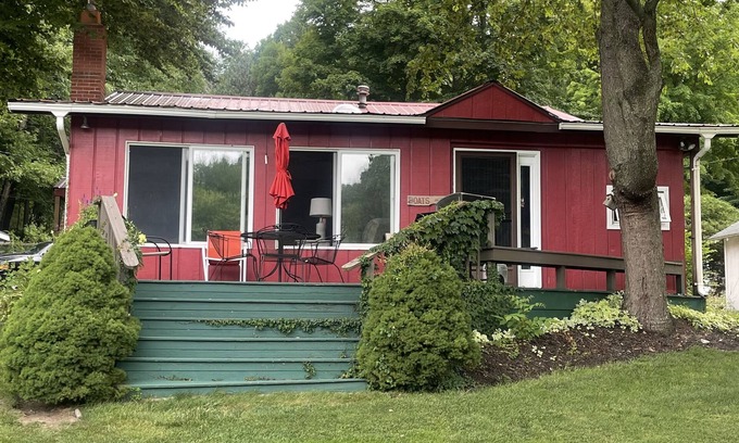 Ludington Cottage | Cozy Bay Cottage with Scenic Hamlin Lake Views