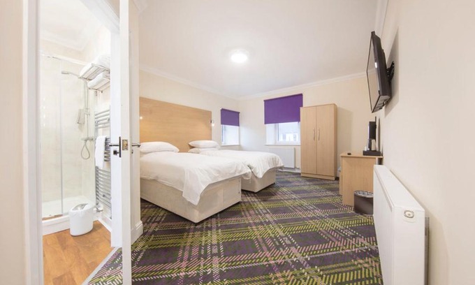 Hamilton Hotel | Pet-Friendly Stays at The Bay Horse with Breakfast Included