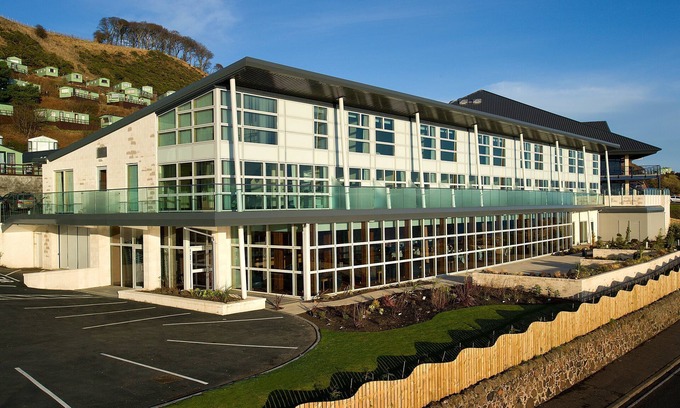Burntisland Hotel | Experience Comfort at The Bay Hotel with Pool & Spa Access