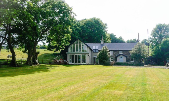 Clonakilty House | Experience The Bay House: Scenic Water Views Await