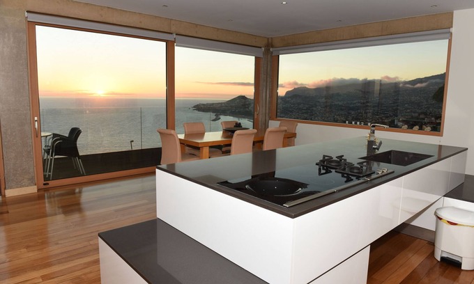 Sao Goncalo Villa | Tranquil Bay House Retreat with Spa & Family-Friendly Amenities