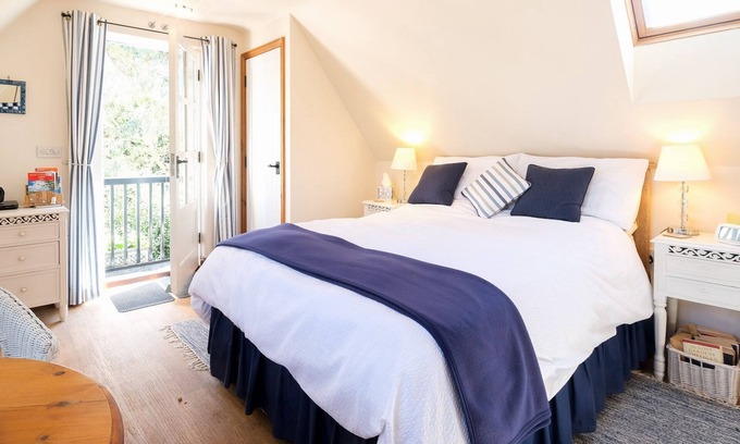 Thorpeness Cottage | Cozy Bay Tree Studio with Spa and Kitchen for 2 Guests