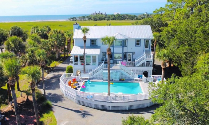Cowpens House | Discover The Bay: Pet and Child Friendly Retreat