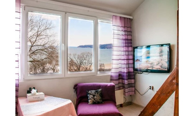 Varna City Centre Apartment | Experience The Bay View: Oceanfront Getaway with Spa