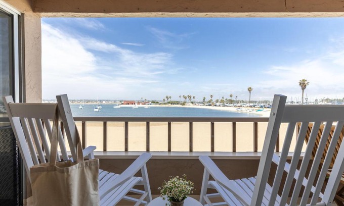 Central Mission Beach Apartment | Guest Rated Excellence at The Bay View Units by AvantStay
