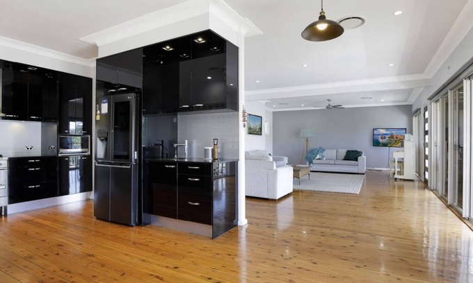 Woy Woy Bay House | Relax at The Bay X-Scape Woy Woy Bay with Oceanfront Bliss