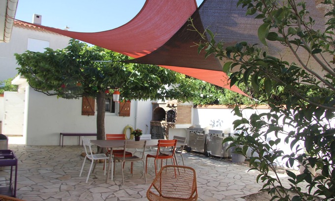 Le Barcares Villa | Beachside Retreat: 150 Meters to Ocean with Pool & Breakfast