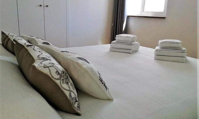 Albufeira Apartment | Oceanfront Retreat at The Beach Apartment Helena - 9.5/10