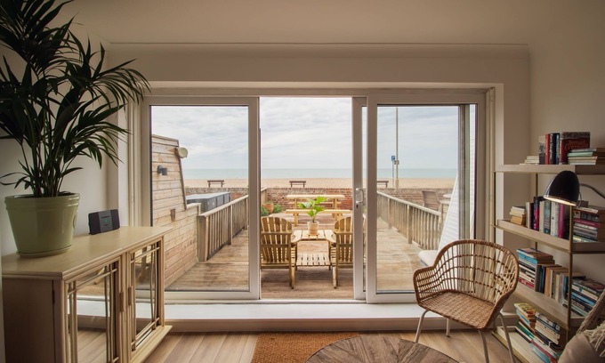 Seaford Cottage | Family-Friendly Beach Box with Ocean Views for 6 Guests