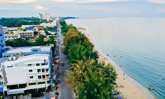 Cha-am Hotel | Ocean View Retreat at The Beach Cha Am Guest House