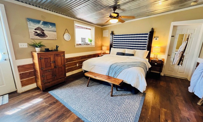 Canton Bed & Breakfast | The Beach Comber - Private Room w Access to Pool & Hot Tub.