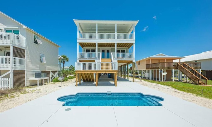 Gulf Shores House | Beach Fox Retreat: Sleeps 26, Steps from the Shore!