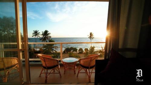 Uswetakeiyawa Apartment | Oceanfront Retreat at The Beach Front Apartment - Colombo