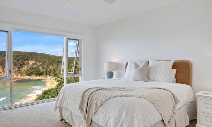 Macmasters Beach House | Beachfront Bliss at The Beach Hive - Rated 9.6/10