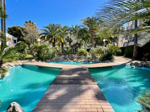 Platja de l'Arenal Apartment | Beach House Playa Del Arenal: Oceanfront Bliss Awaits