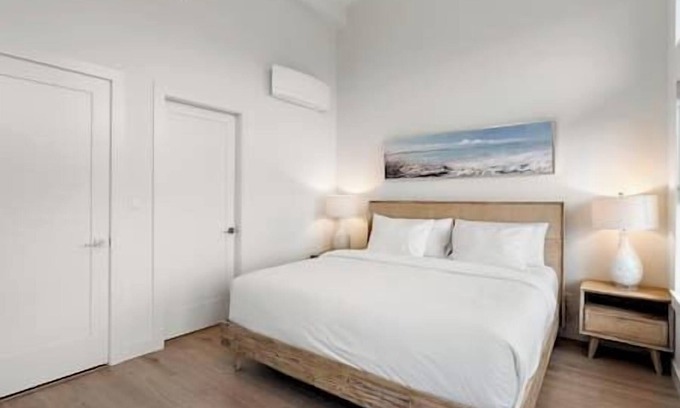 Black Creek House | The Beach House at Saratoga: Modern Beach Oasis