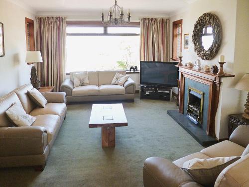 Maidens House | Relax at The Beach House: Pet and Child Friendly Haven