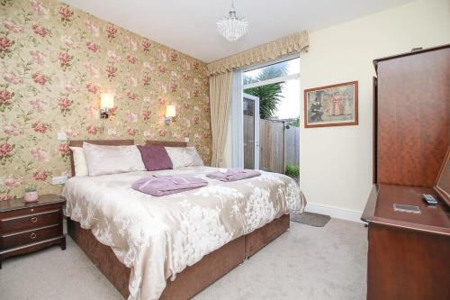 Weston-super-Mare House | Exceptional Beach House Rooms in Weston Super Mare - 5 Star Rated